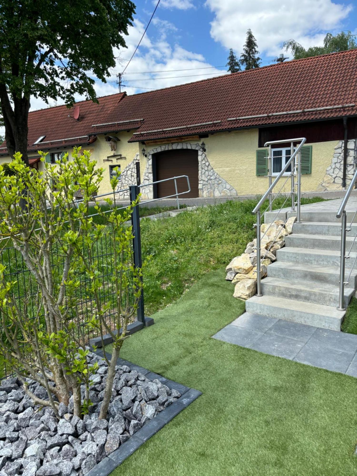 Ferienwohnung Im Usseltal - Zirben Spa - Monheimer Alb - Altmuehltal - Familie Geyer Daiting Monheim  Bagian luar foto
